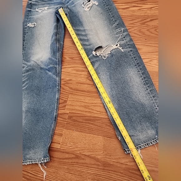 American Eagle High Rise Baggy Straight Distressed Blue Jeans. Size 8Long - Picture 6 of 13